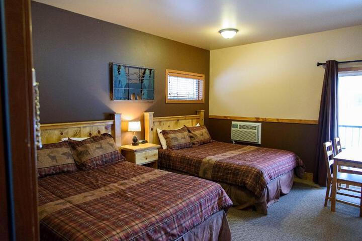 Exterior of Leavenworth Camping Resort Lakeview Lodge 2