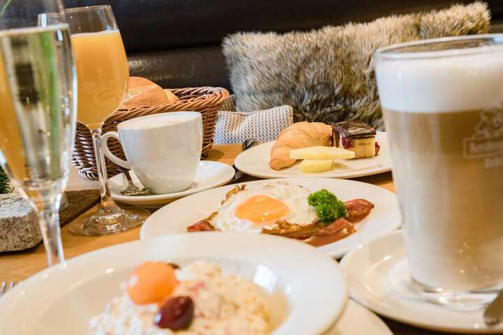 Breakfast/Coffee Service 134 of 180