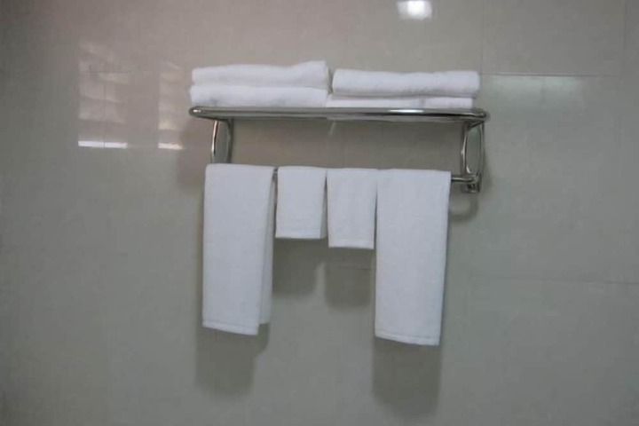 Room 32 of 40