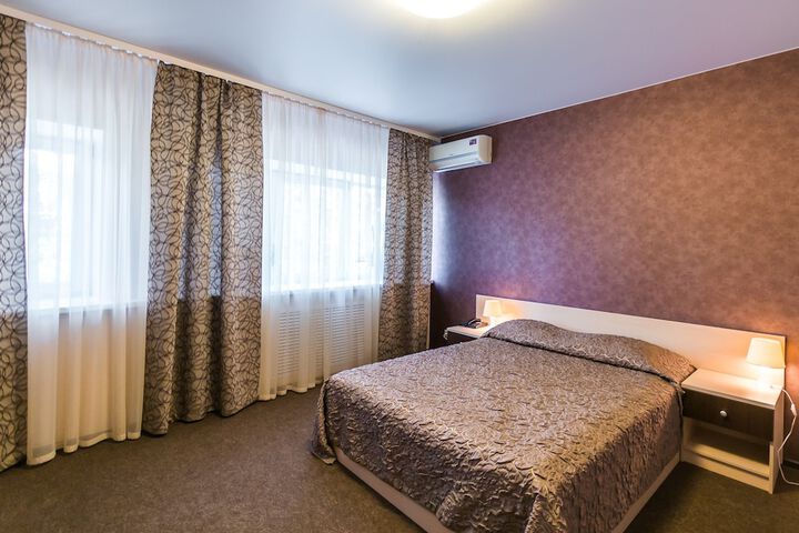 Room 18 of 122