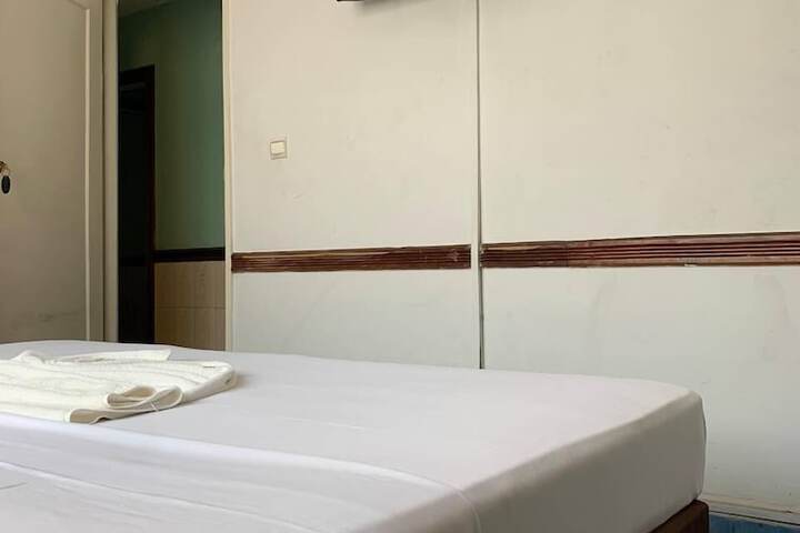 Room 6 of 87