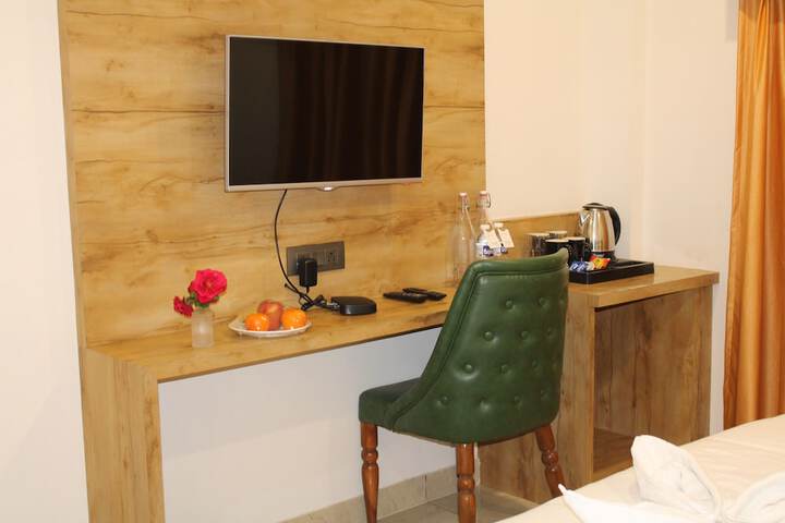 Room 14 of 65