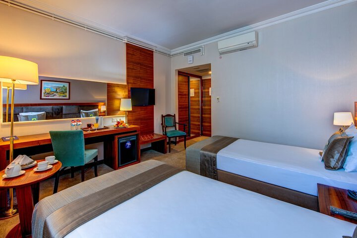 Room 26 of 80