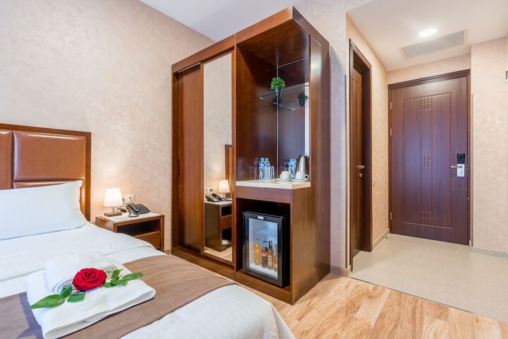 Room 7 of 42
