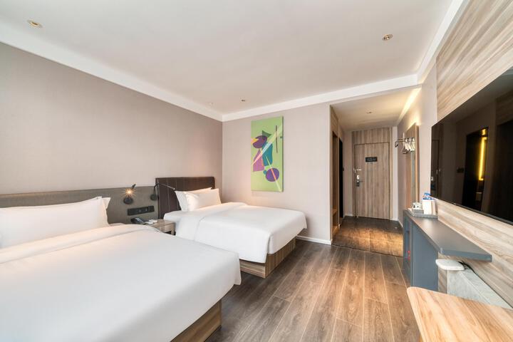 Room 10 of 39