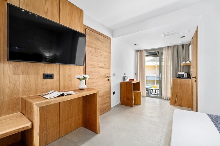 Room 25 of 40