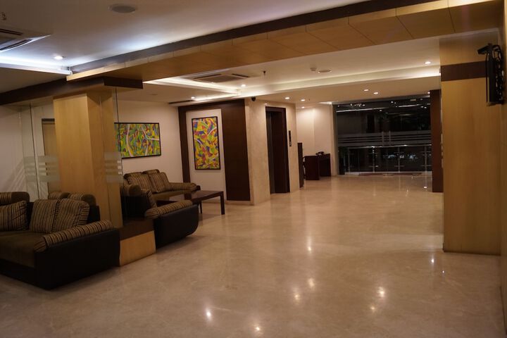 Entrance & Lobby