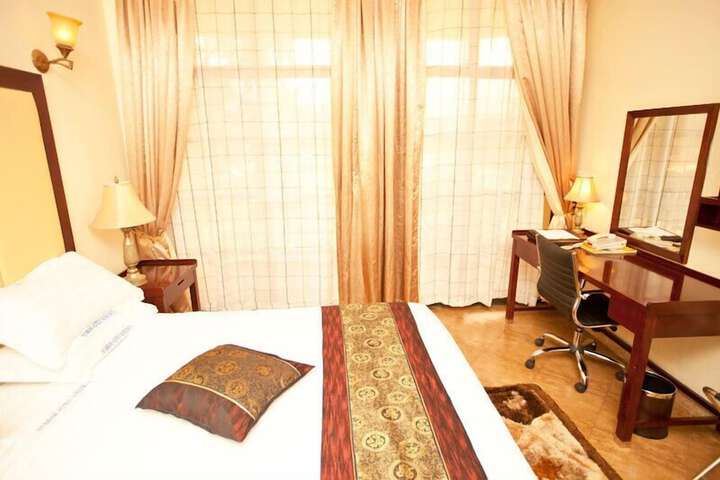 Room 9 of 40