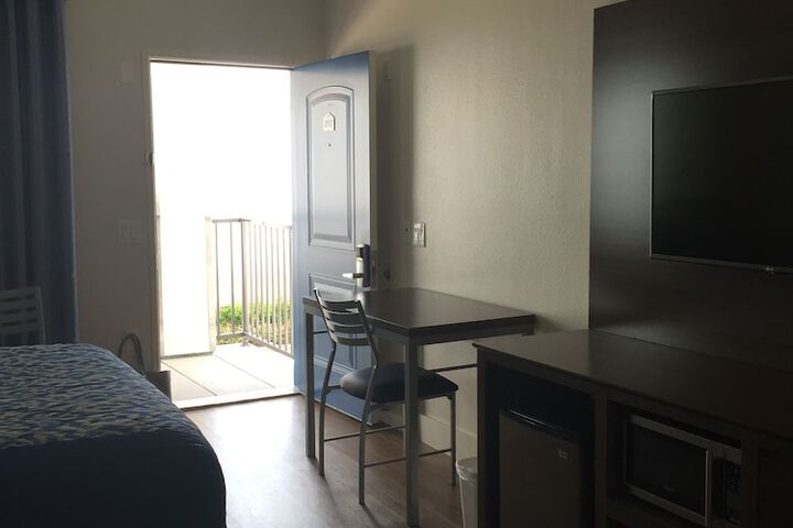 Room 9 of 36