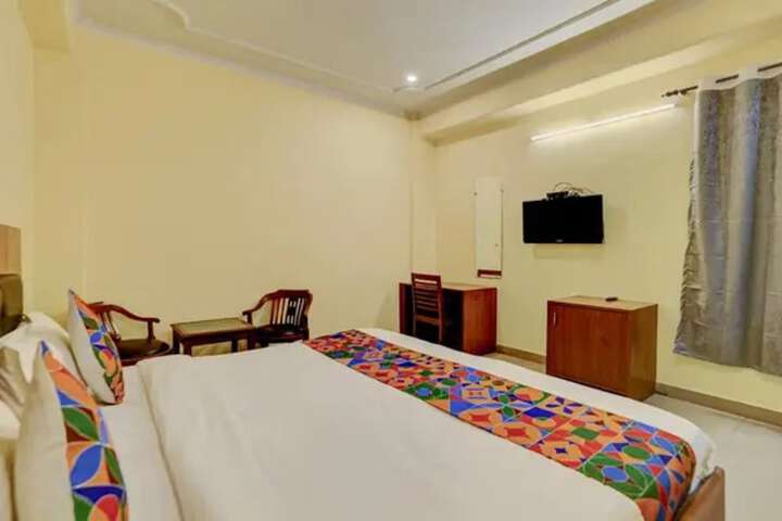 Room 9 of 31