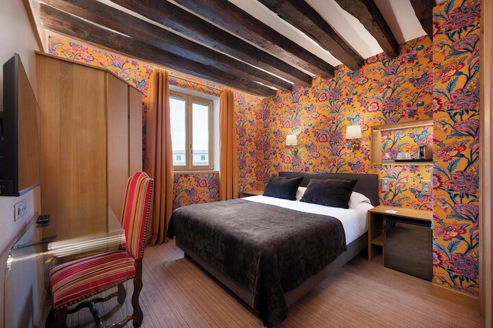 Room 27 of 65
