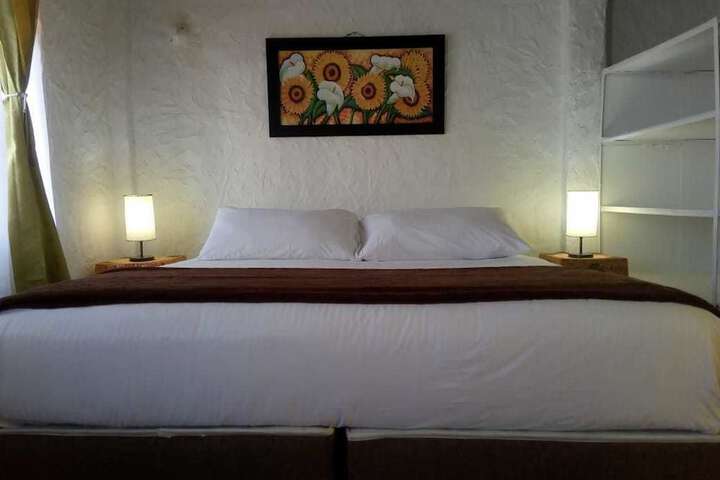 Room 4 of 33