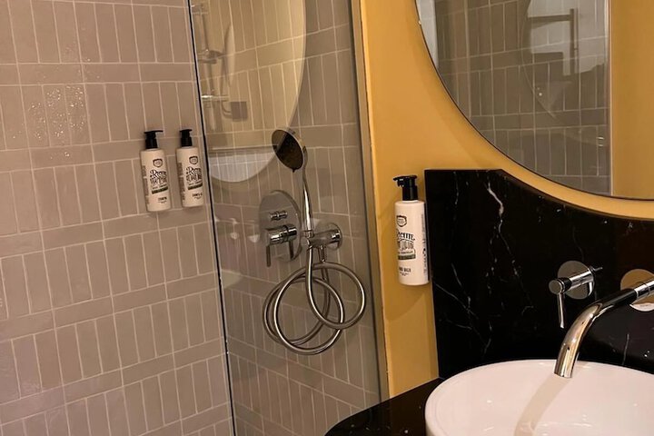Room 82 of 108