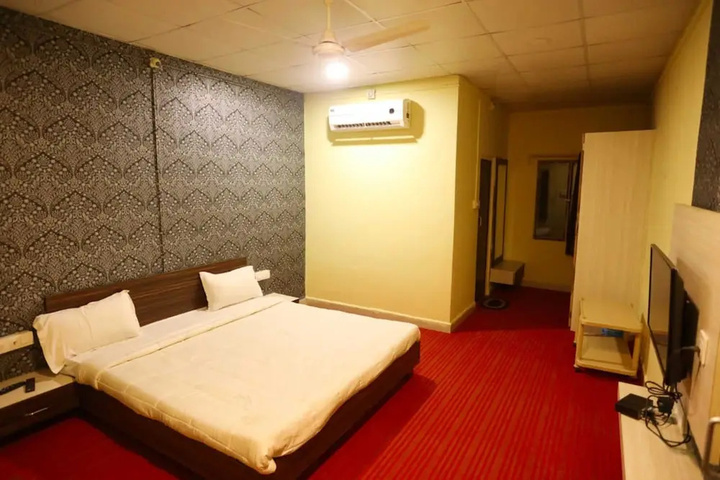 Room 4 of 14