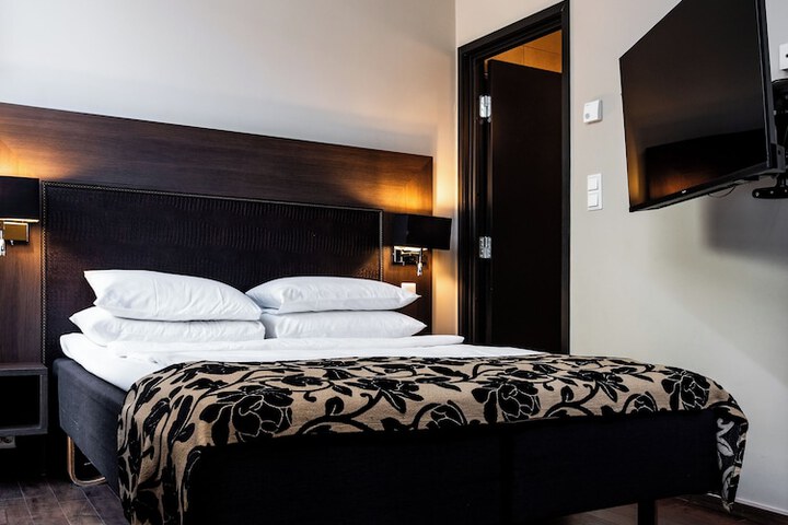 Room 8 of 27