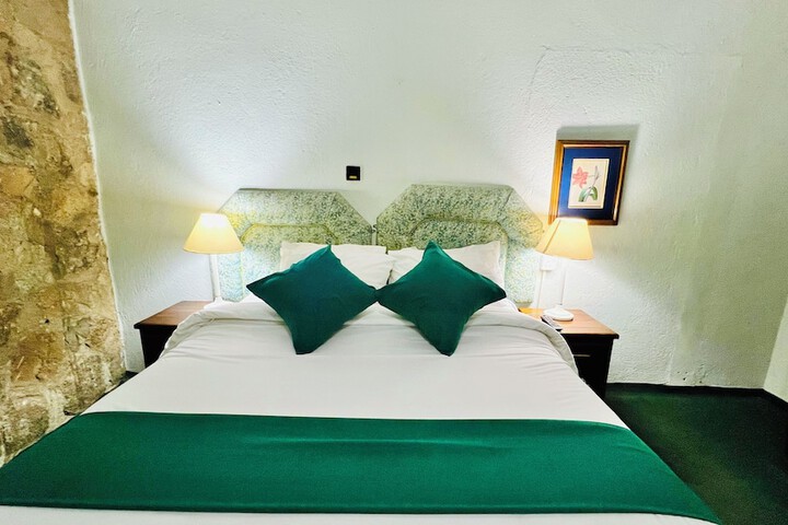 Room 4 of 19