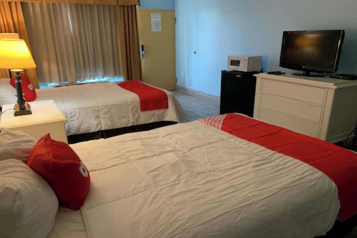 2 Double Beds (7 of 10)