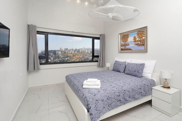 Room 53 of 123