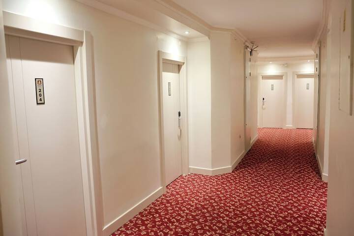 Ballroom/Hall 32 of 42