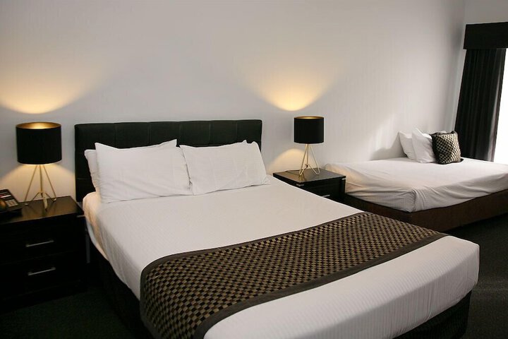 Room 5 of 32