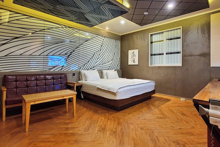 Room 2 of 45