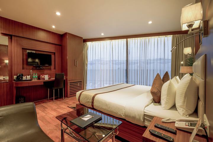 Room 33 of 161