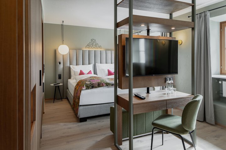 Room 4 of 87