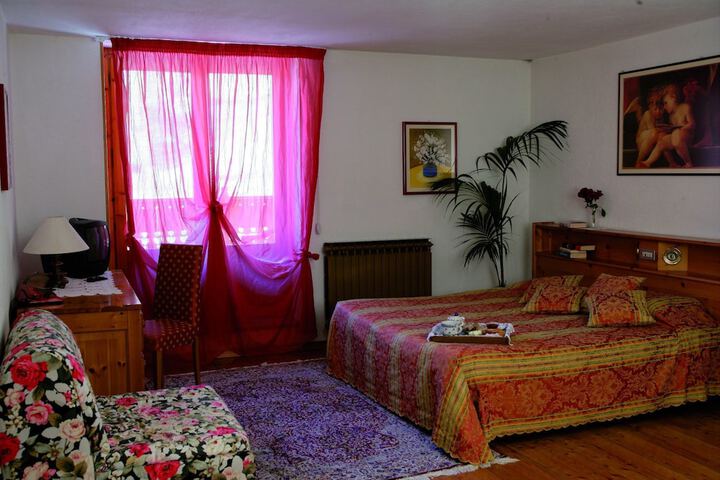 Room 9 of 27