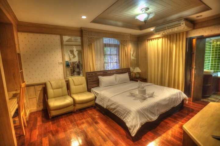 Room 10 of 33