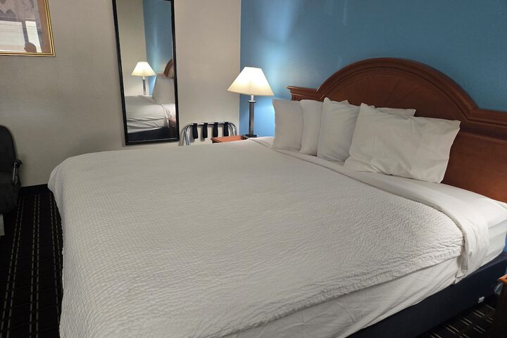 1 King Bed No Elevator (7 of 12)