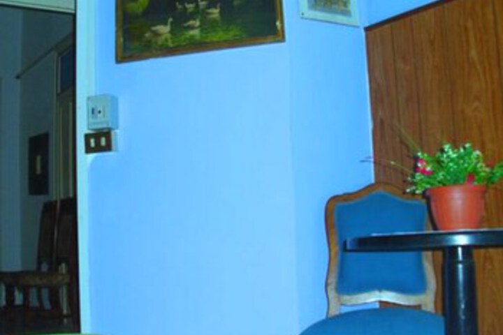 Room 12 of 25