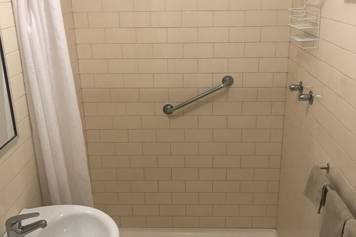 Room 34 of 46
