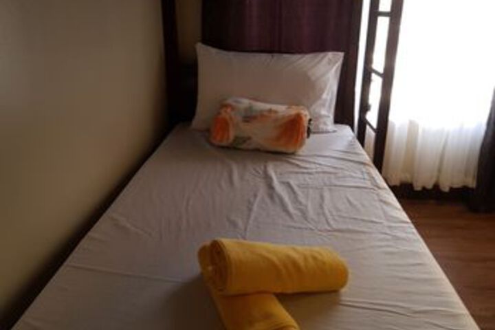 Room 10 of 42