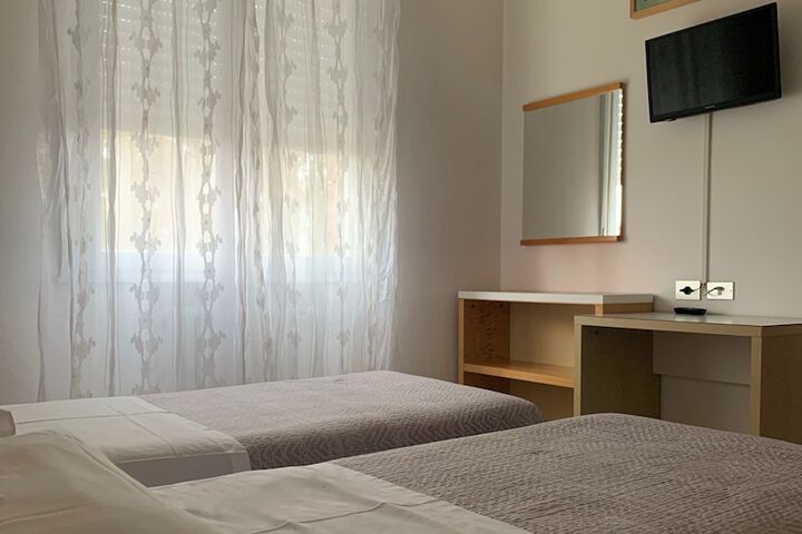 Room 15 of 37
