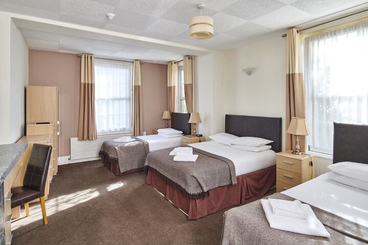 Room 4 of 13