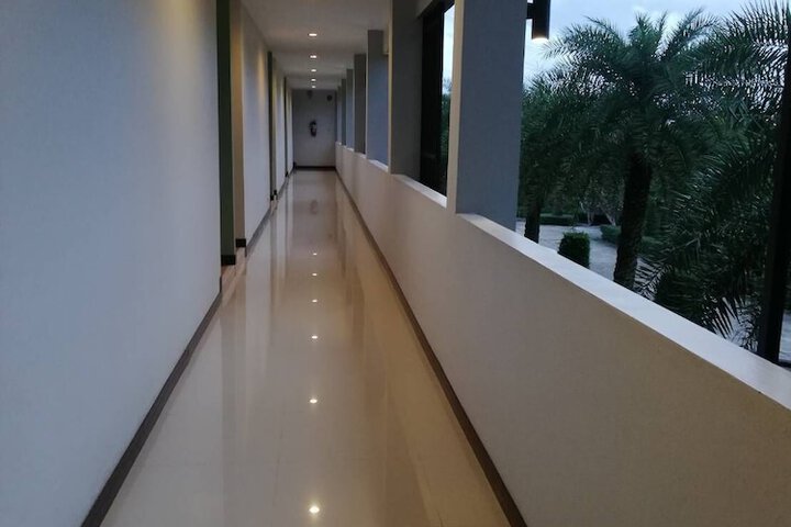 Ballroom/Hall 17 of 27