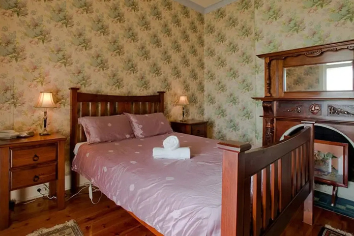 Room 4 of 15
