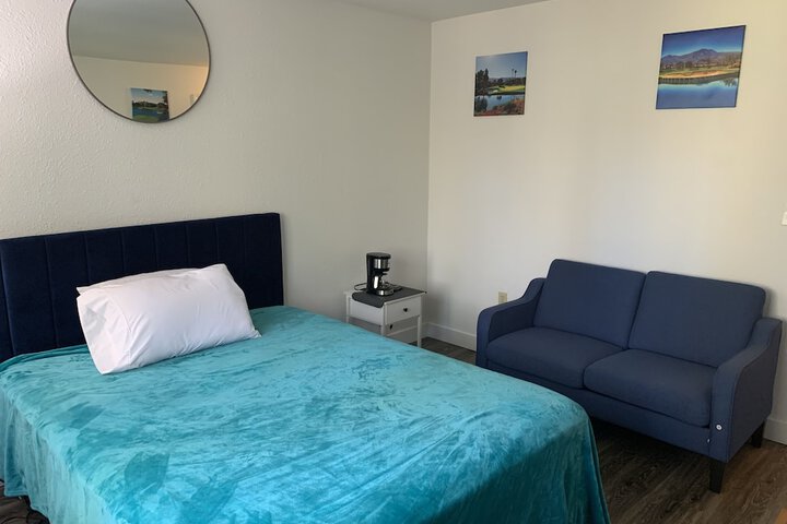 1 Queen Bed (32 of 103)