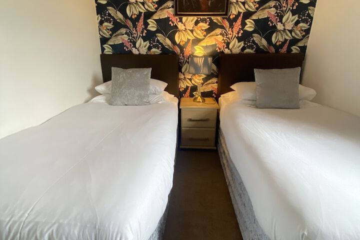 Room 10 of 35