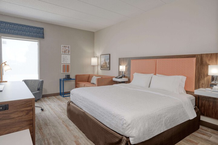 1 King Bed Accessible (13 of 13)