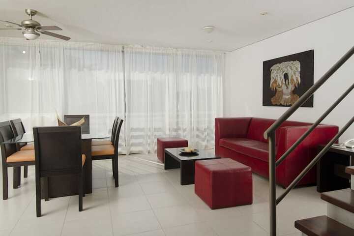 Room 8 of 12