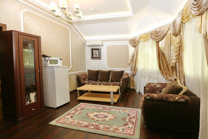 Room 6 of 24