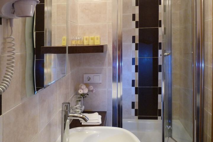 Room 45 of 110