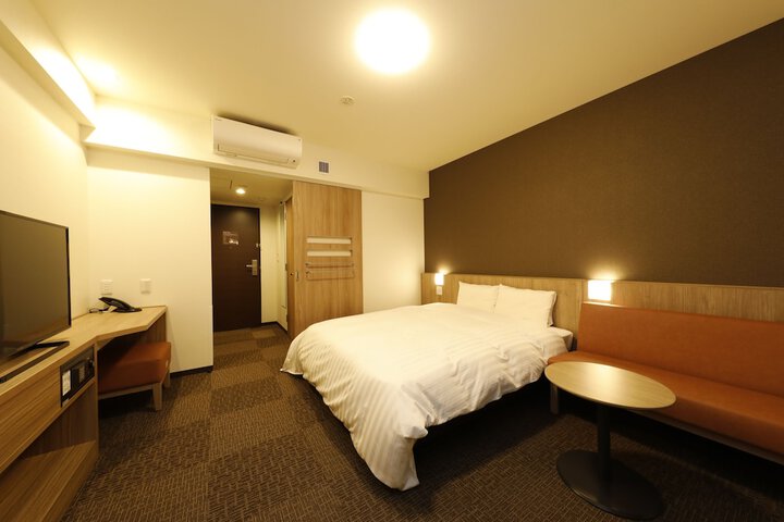 Room 6 of 90