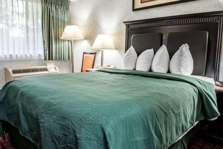 1 Queen Bed (8 of 15)