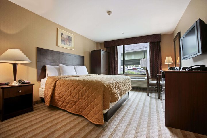 Room 3 of 8