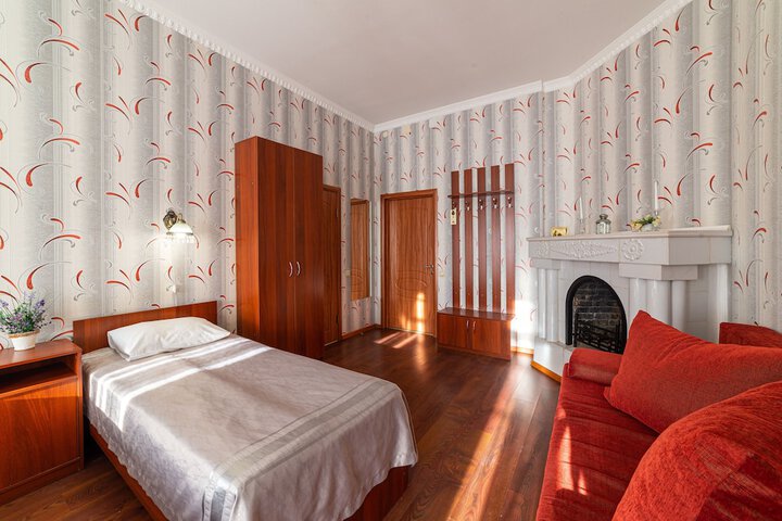 Room 35 of 176