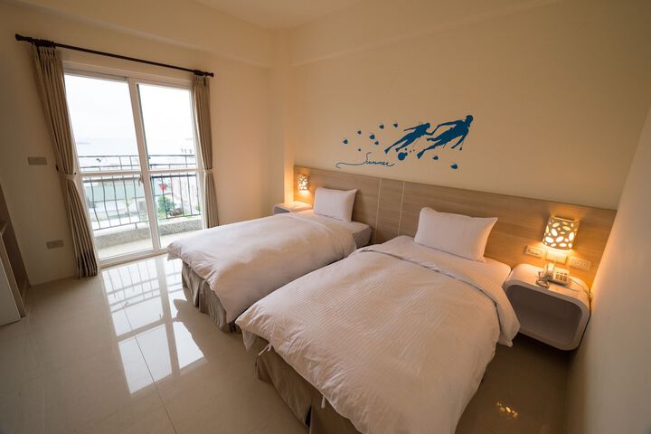 Room 9 of 48