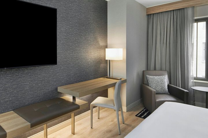 Room 10 of 90