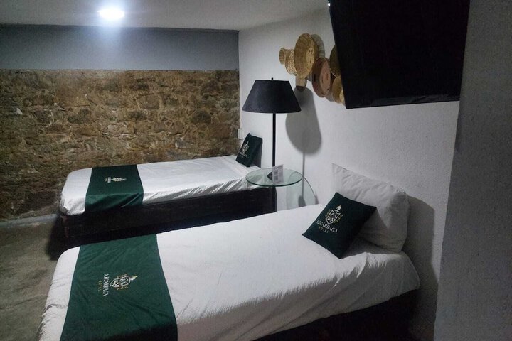 Room 8 of 12